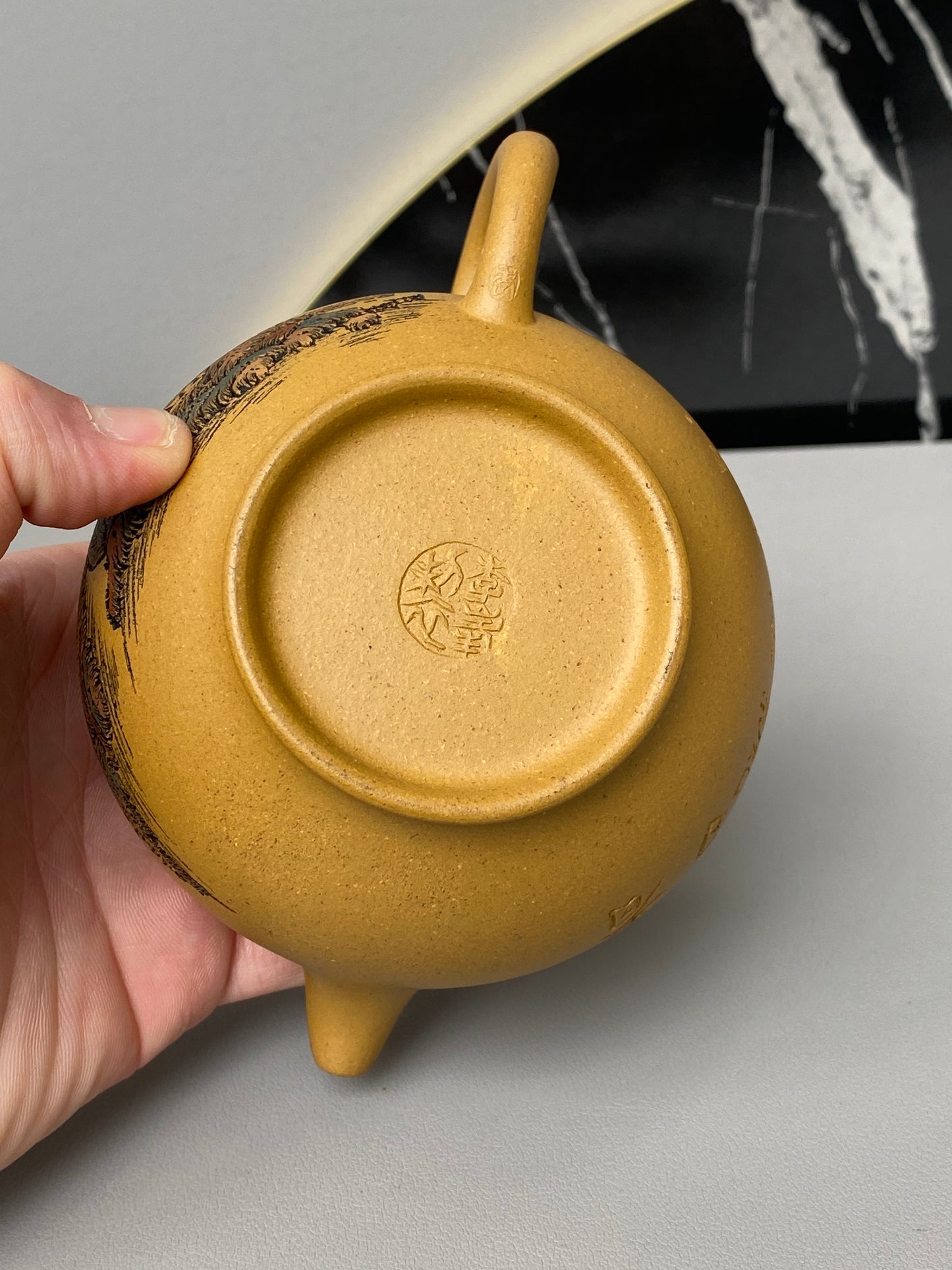 紫砂界彩刻山水标杆·李峰大师｜恭王府馆藏臻品《掇只壶》原矿优质黄金段·320cc