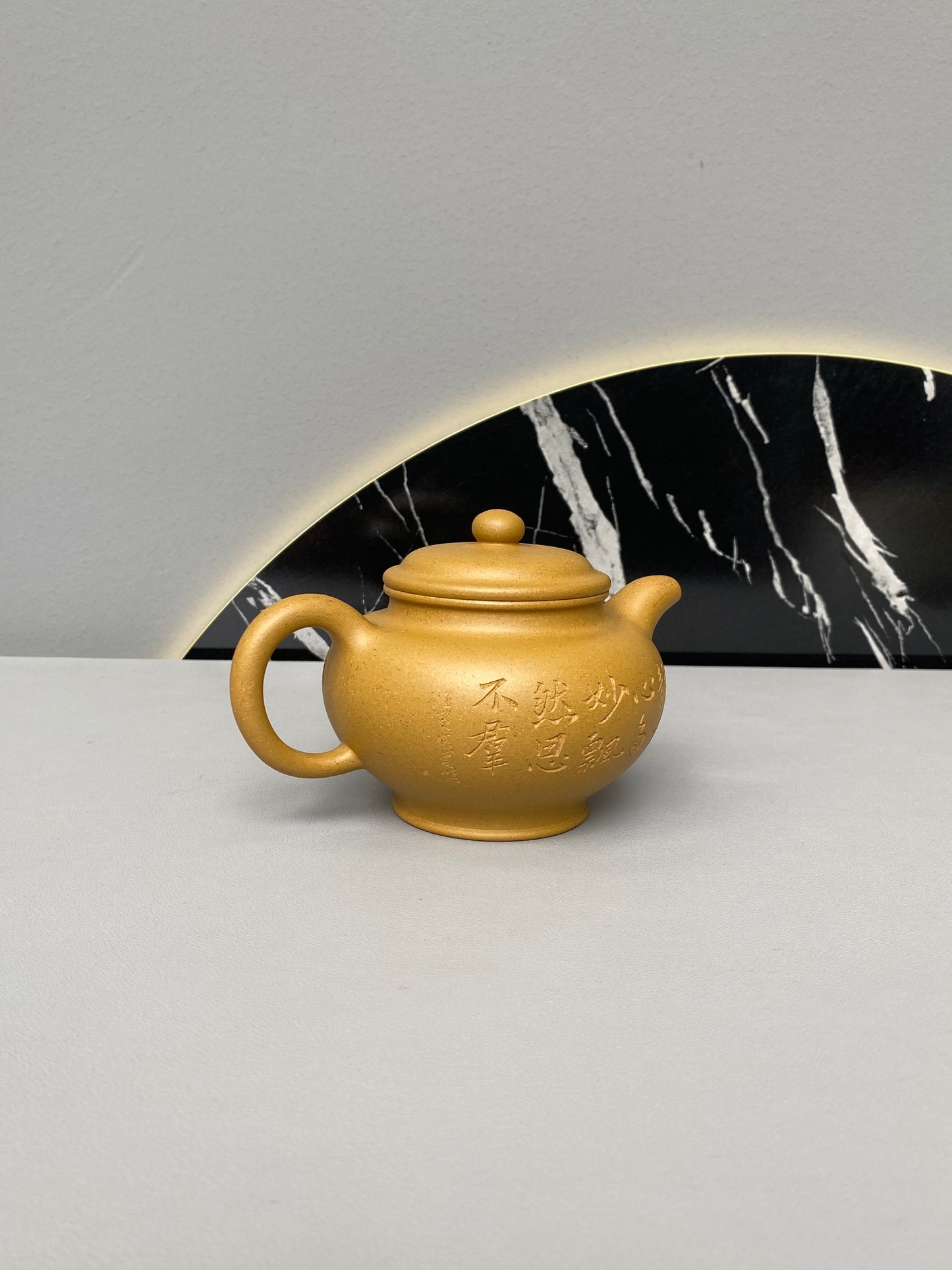 紫砂界彩刻山水标杆·李峰大师｜恭王府馆藏臻品《掇只壶》原矿优质黄金段·320cc