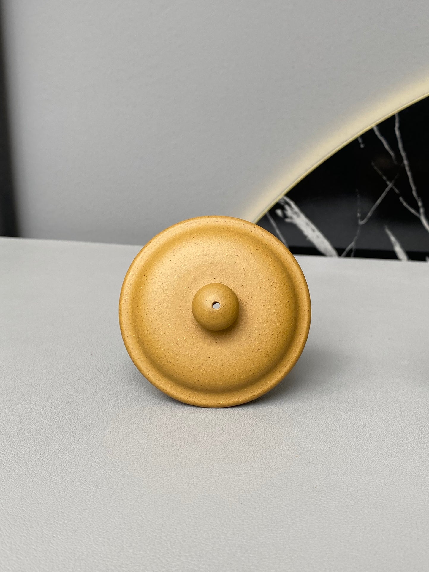 紫砂界彩刻山水标杆·李峰大师｜恭王府馆藏臻品《掇只壶》原矿优质黄金段·320cc