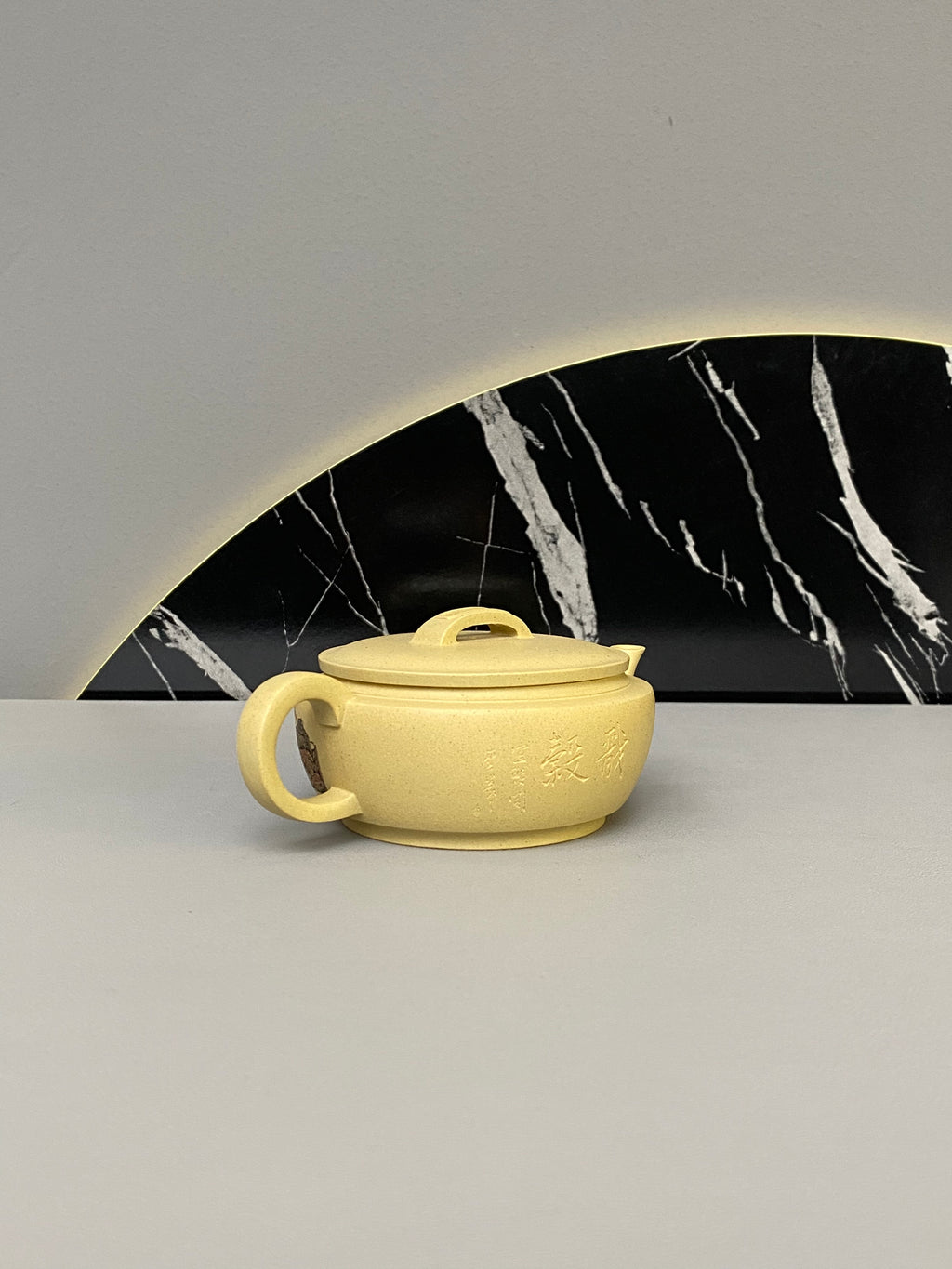 紫砂界彩刻山水标杆·李峰大师｜恭王府馆藏臻品《汉瓦壶》原矿优质本山绿泥·160cc