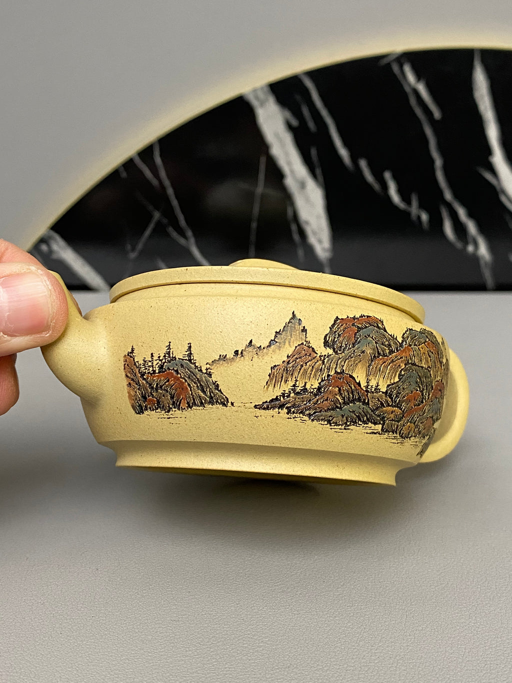 紫砂界彩刻山水标杆·李峰大师｜恭王府馆藏臻品《汉瓦壶》原矿优质本山绿泥·160cc