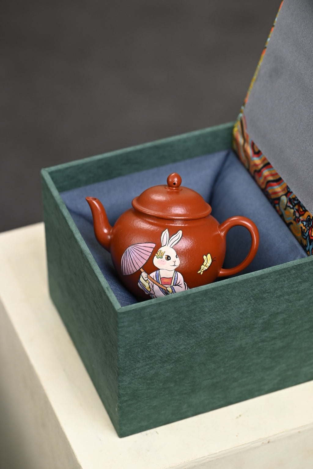 『宫灯』 极品皱皮朱泥·容量150cc·9孔出水·王老师（国家级工艺美术师）