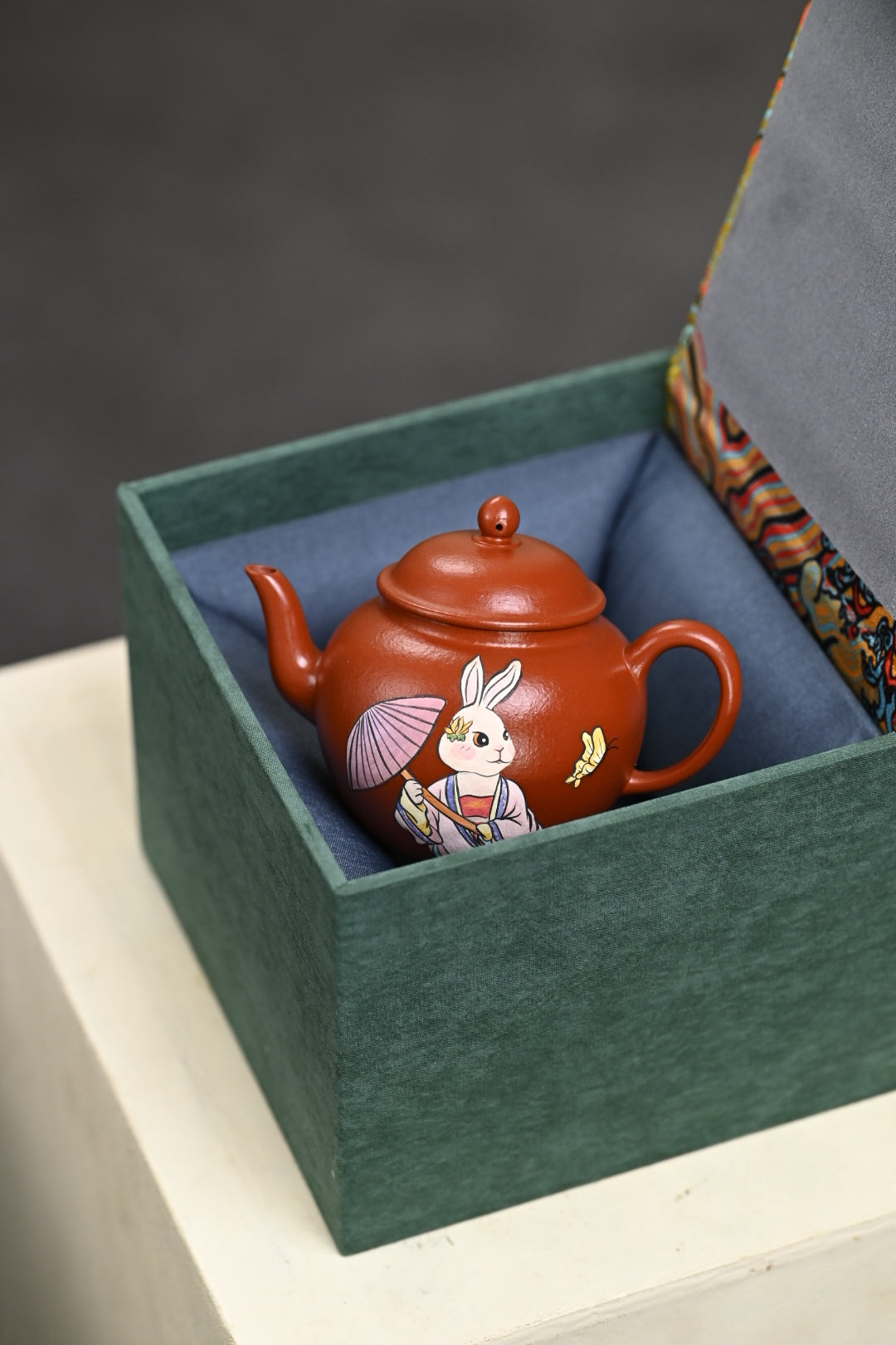 『宫灯』 极品皱皮朱泥·容量150cc·9孔出水·王老师（国家级工艺美术师）