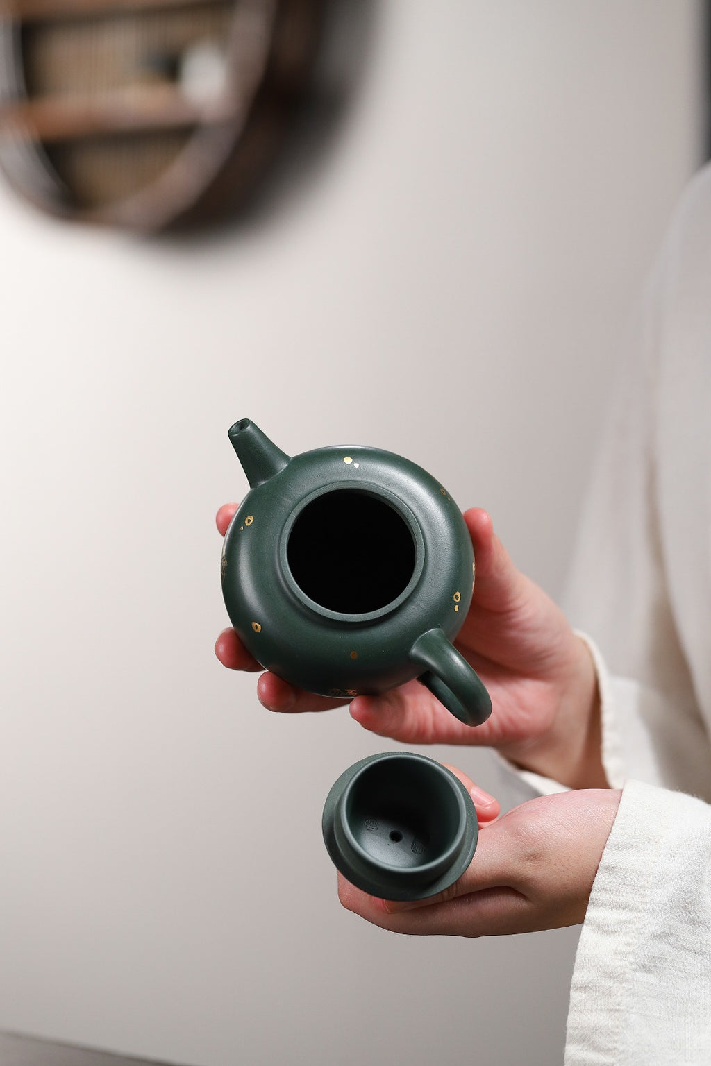 【圆珠】 泥料：原矿墨绿泥 容量：240cc   孔数：7孔