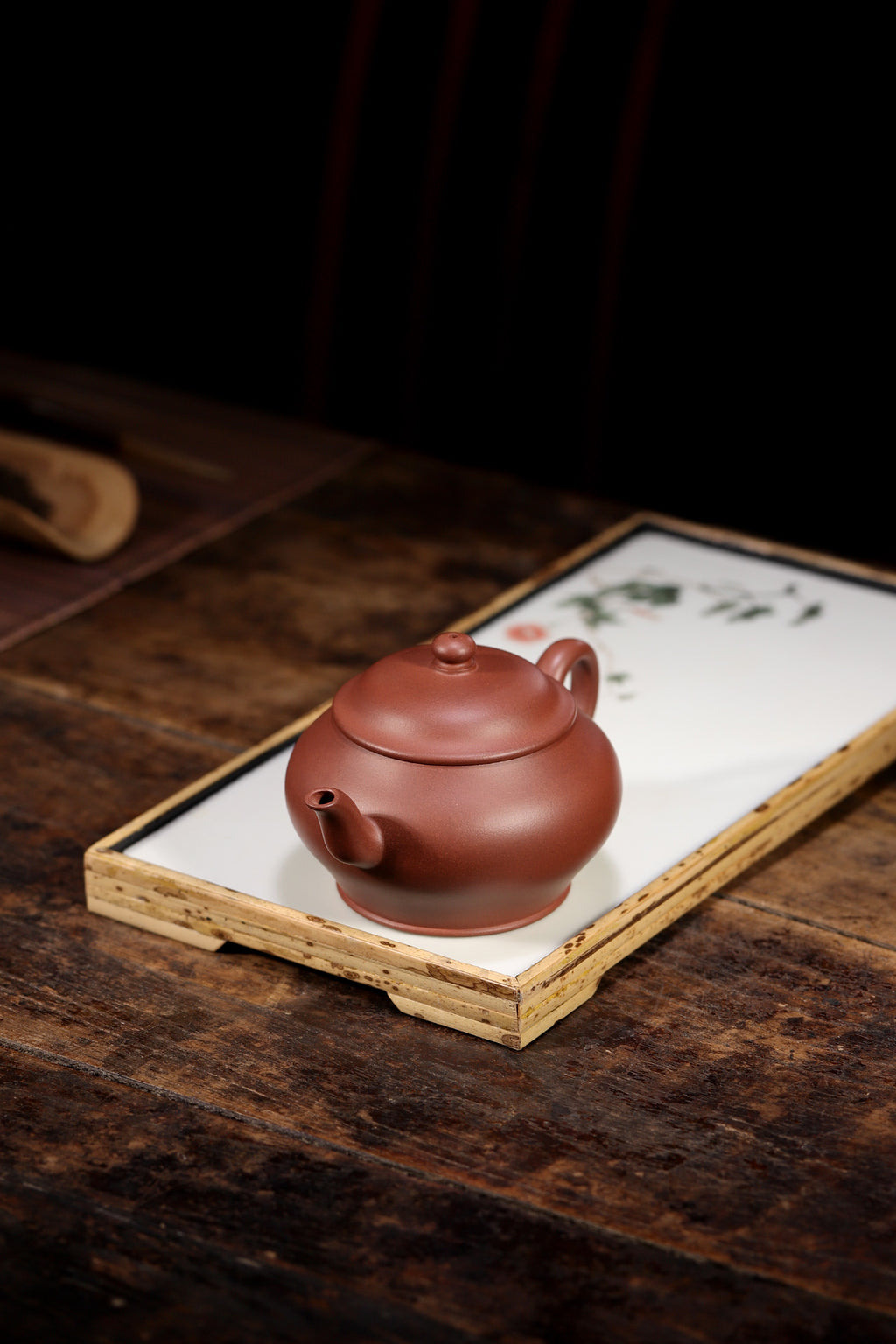 【高虚扁】 制壶：周彬 （国家级工艺美术员） 泥料：原矿紫泥 容量：220cc