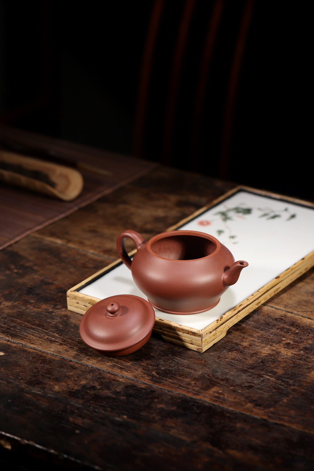 【高虚扁】 制壶：周彬 （国家级工艺美术员） 泥料：原矿紫泥 容量：220cc