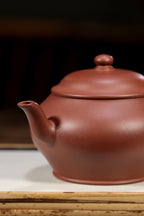 【高虚扁】 制壶：周彬 （国家级工艺美术员） 泥料：原矿紫泥 容量：220cc