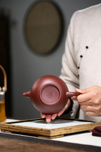 配持壶照 【碗壶】 制壶：刘彩萍（国家级工艺美术师）原矿紫泥 容量：275cc