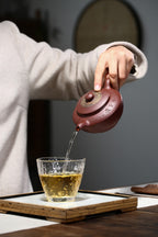 配持壶照 【碗壶】 制壶：刘彩萍（国家级工艺美术师）原矿紫泥 容量：275cc