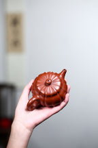【筋纹西施】 制壶：范俊华（国家级工艺美术师） 泥料：原矿朱泥 容量：175cc