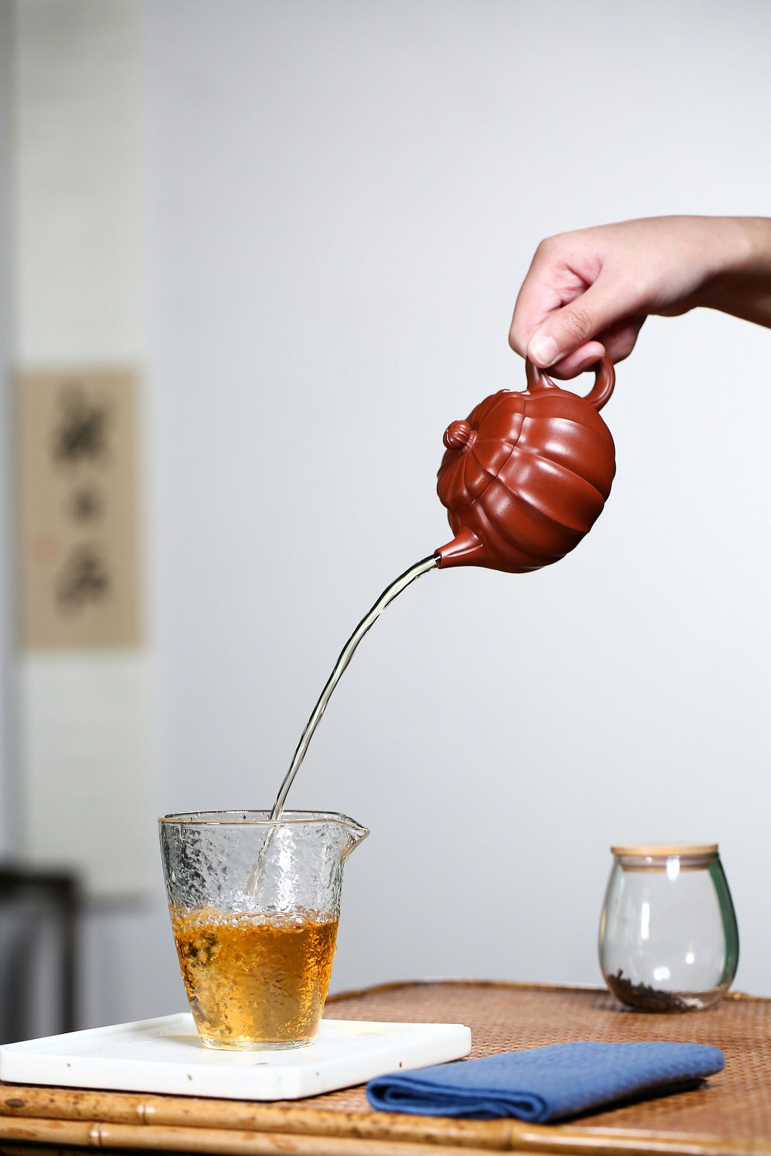 【筋纹西施】 制壶：范俊华（国家级工艺美术师） 泥料：原矿朱泥 容量：175cc