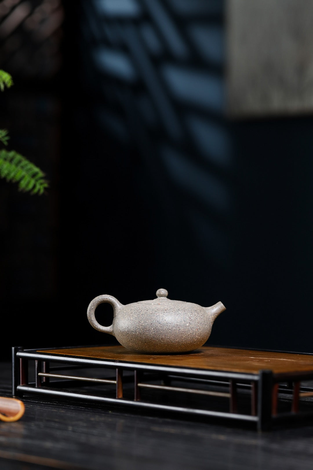 【扁西施】 制壶：朱正琴（国家级工艺美术师） 泥料：原矿10目粗砂段泥 容量：200cc