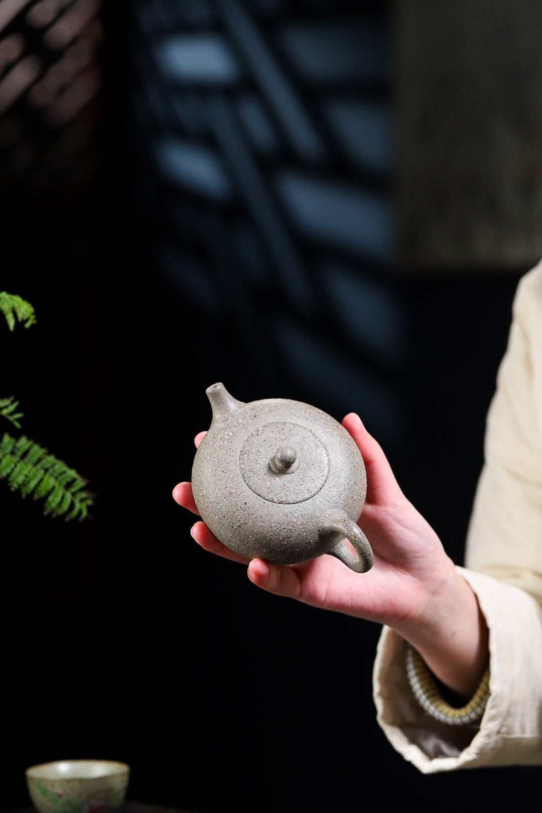 【扁西施】 制壶：朱正琴（国家级工艺美术师） 泥料：原矿10目粗砂段泥 容量：200cc