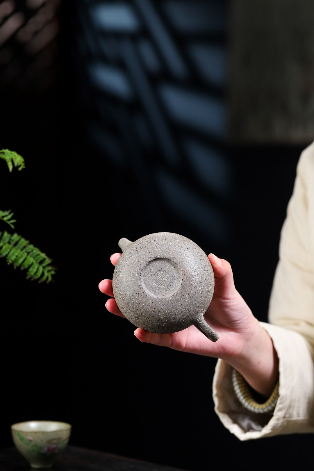 【扁西施】 制壶：朱正琴（国家级工艺美术师） 泥料：原矿10目粗砂段泥 容量：200cc