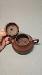 【汉棠石瓢】 制壶：陈老师（国家级工艺美术师） 泥料：原矿文革泥 容量：200cc 内推球孔