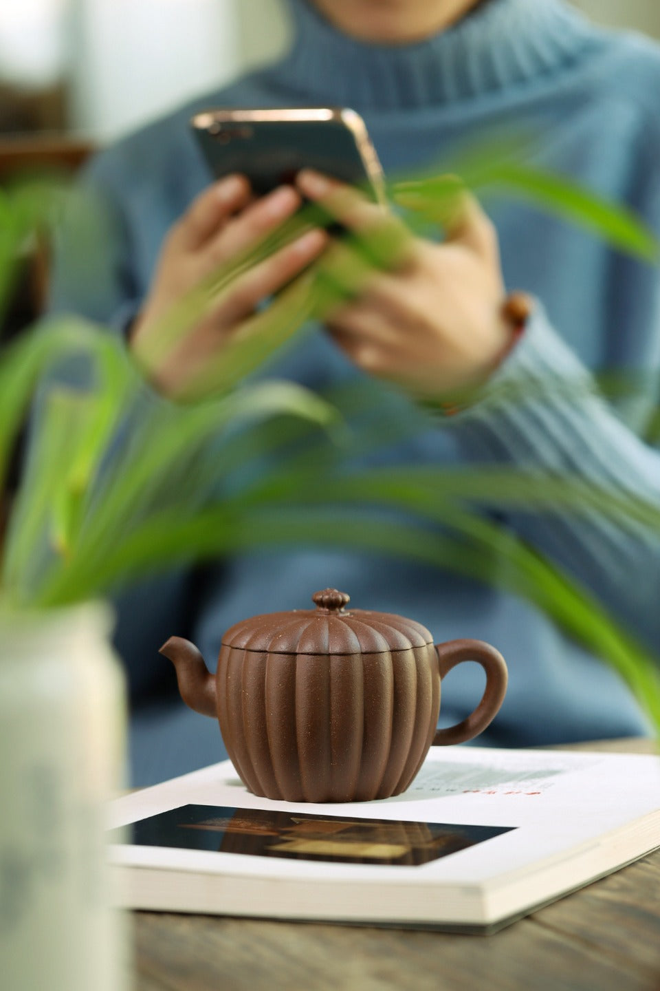 【汉瓦筋纹】 制壶：周琦（国家级工艺美术师） 泥料：原矿调砂紫泥 容量：220cc