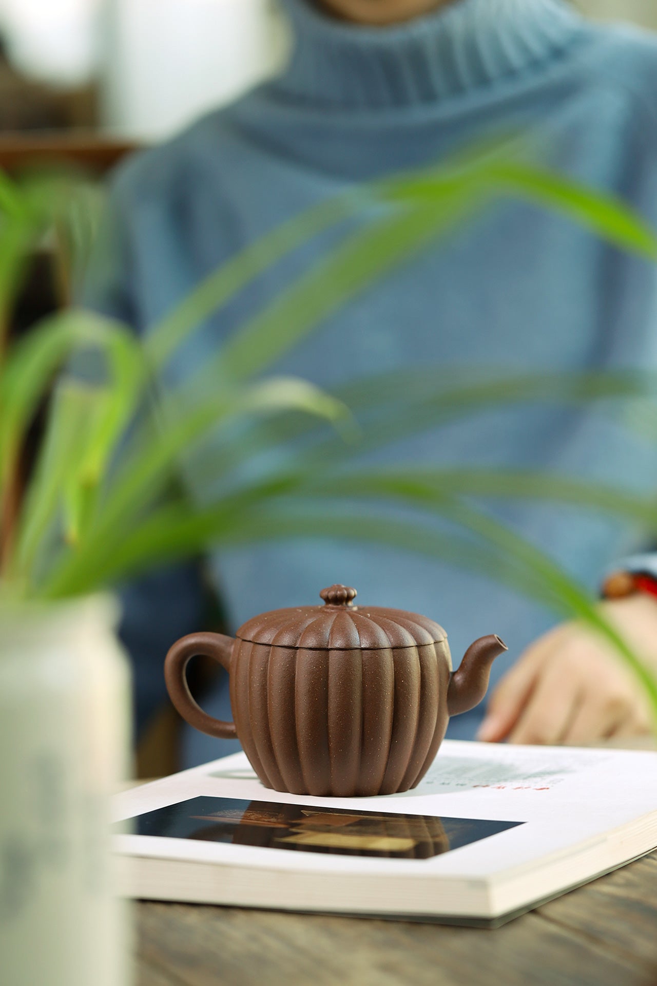 【汉瓦筋纹】 制壶：周琦（国家级工艺美术师） 泥料：原矿调砂紫泥 容量：220cc