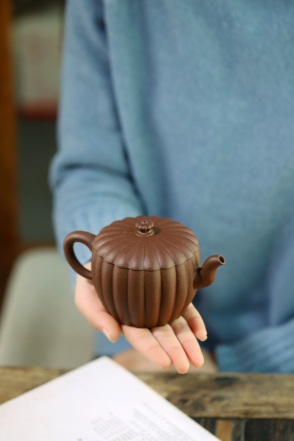 【汉瓦筋纹】 制壶：周琦（国家级工艺美术师） 泥料：原矿调砂紫泥 容量：220cc