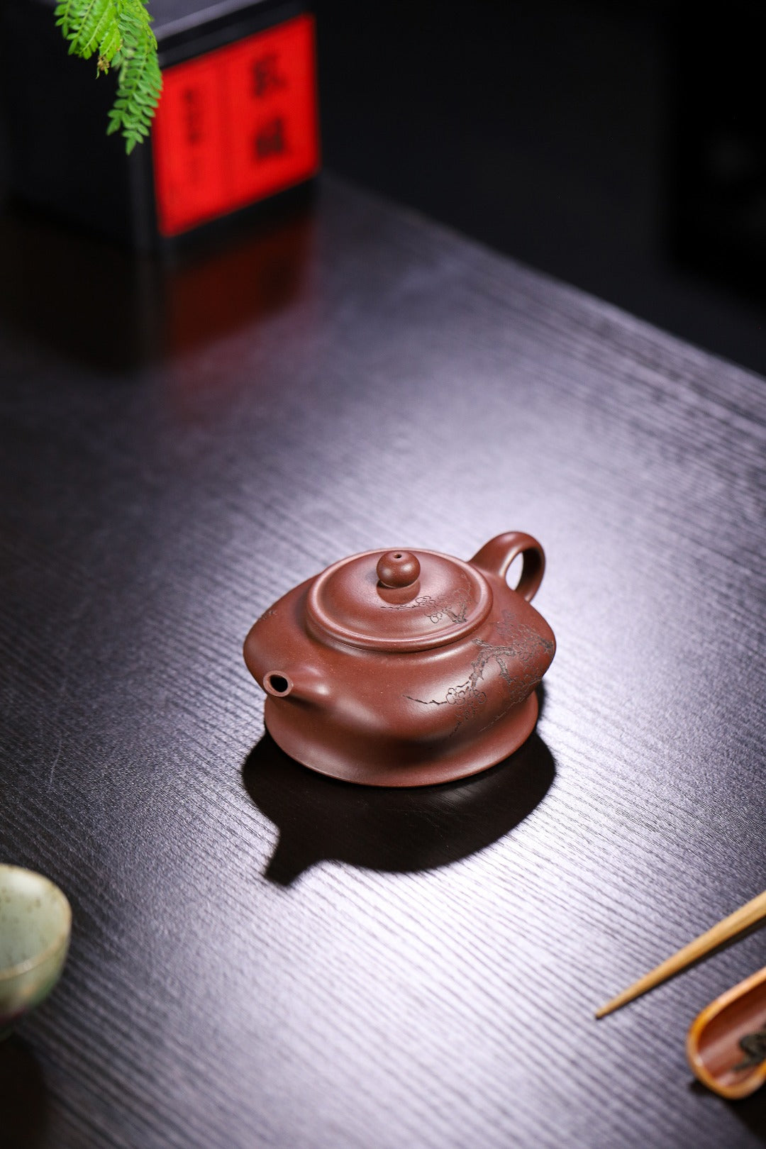 【暗香】 制壶：蒋春帆（国家级工艺美术师） 泥料：原矿紫泥 容量：270cc