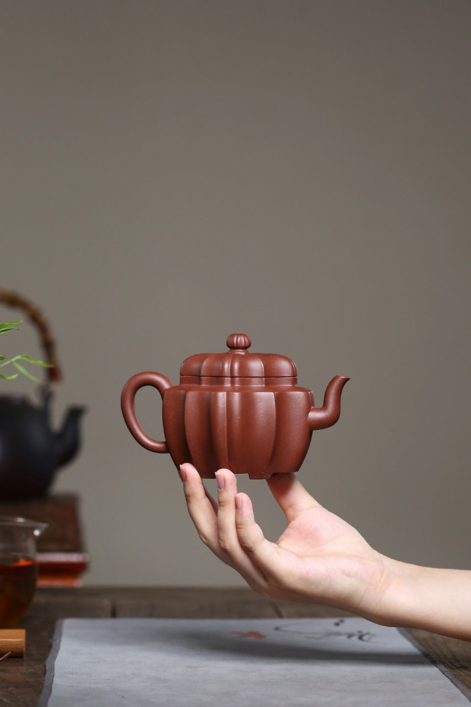【葵菱】 制壶：范林强 （国家级助理工艺美术师） 泥料：原矿调砂紫泥 160cc