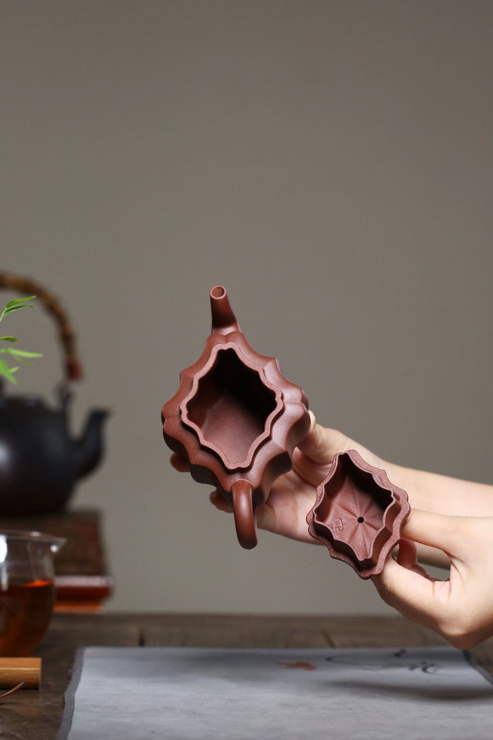 【葵菱】 制壶：范林强 （国家级助理工艺美术师） 泥料：原矿调砂紫泥 160cc