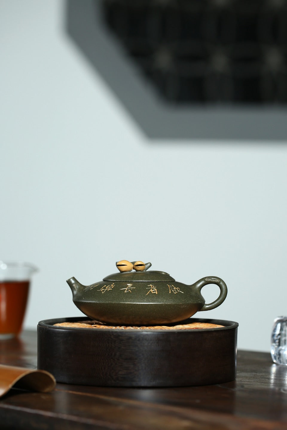 【开心果】 制壶：李卢春（国家级工艺美术师） 泥料：原矿绿泥 容量：290cc