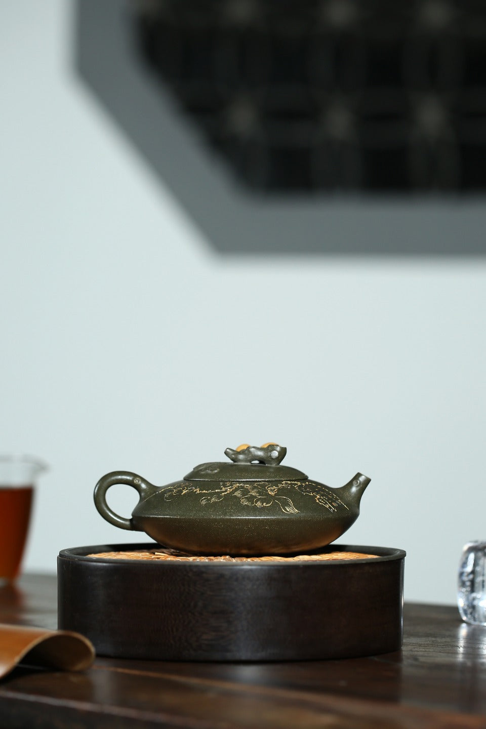 【开心果】 制壶：李卢春（国家级工艺美术师） 泥料：原矿绿泥 容量：290cc