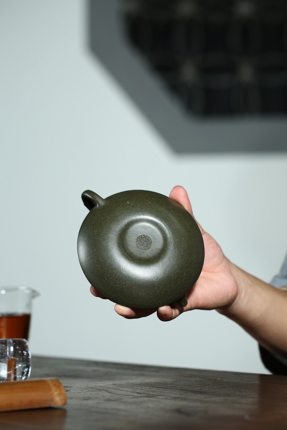 【开心果】 制壶：李卢春（国家级工艺美术师） 泥料：原矿绿泥 容量：290cc