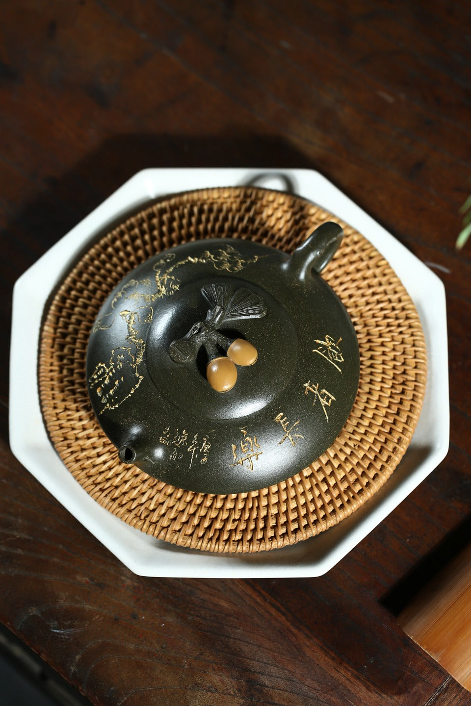 【开心果】 制壶：李卢春（国家级工艺美术师） 泥料：原矿绿泥 容量：290cc