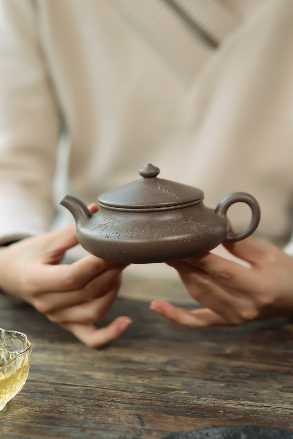 【扁腹】 制壶：沈群 （国家级工艺美术师） 泥料：原矿老段泥 容量：175cc