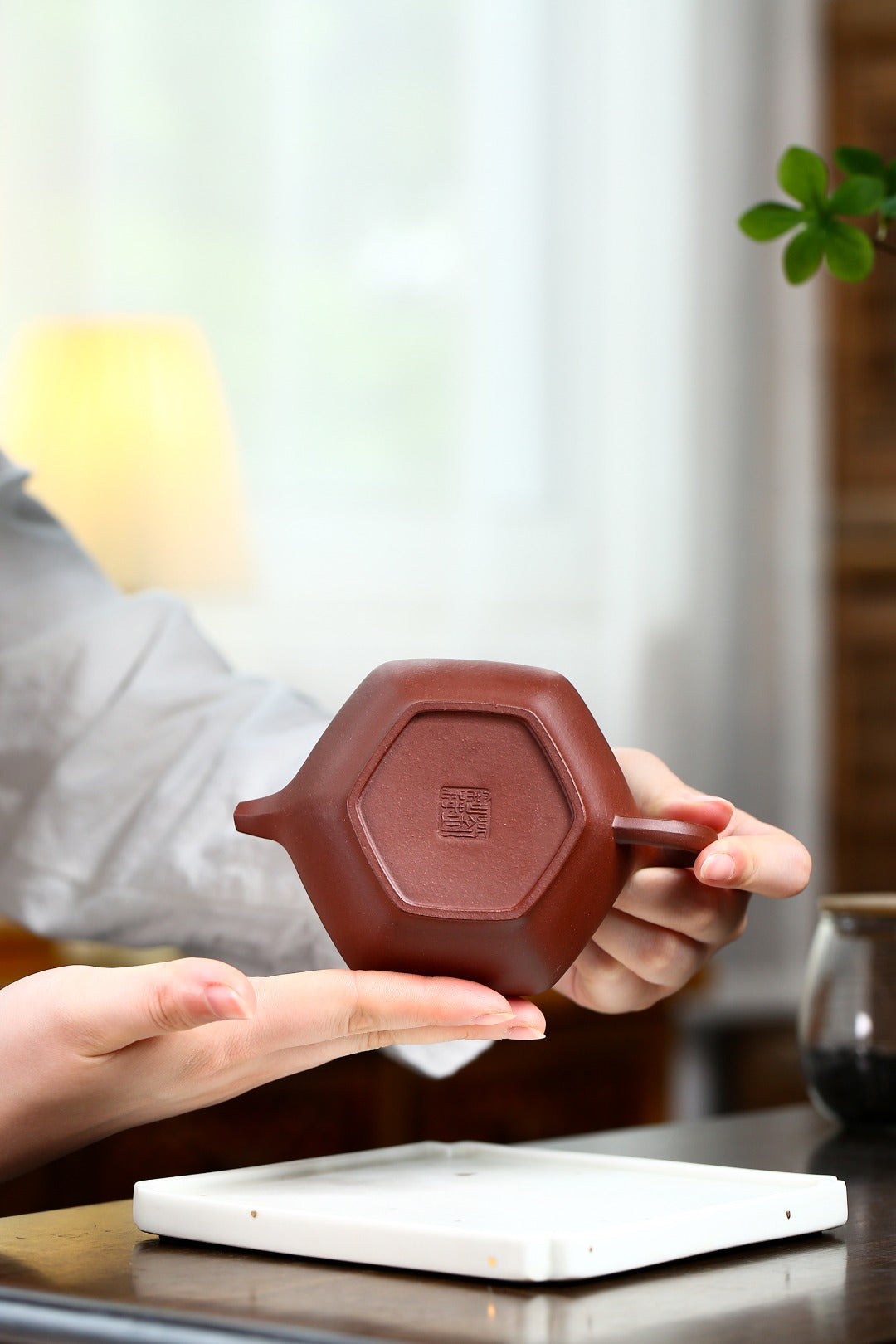 【六方福鼓】 制壶：刘彩萍（国家级工艺美术师） 泥料：原矿底槽清 容量：175cc