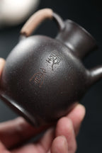听香公道杯 | 【设计款全手工刻绘 容量150cc 编绳设计 原矿紫泥高温柴烧 】
