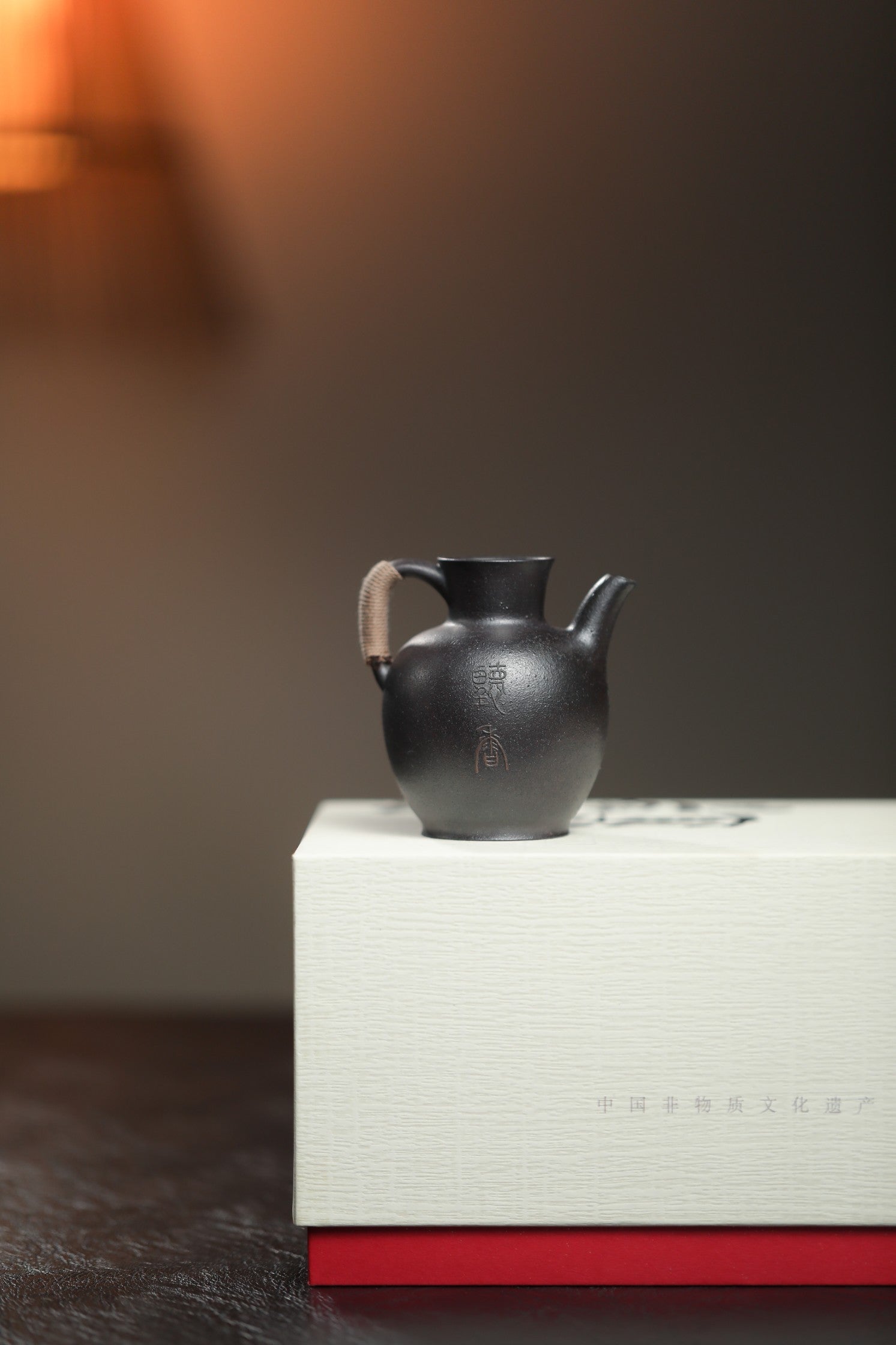 听香公道杯 | 【设计款全手工刻绘 容量150cc 编绳设计 原矿紫泥高温柴烧 】