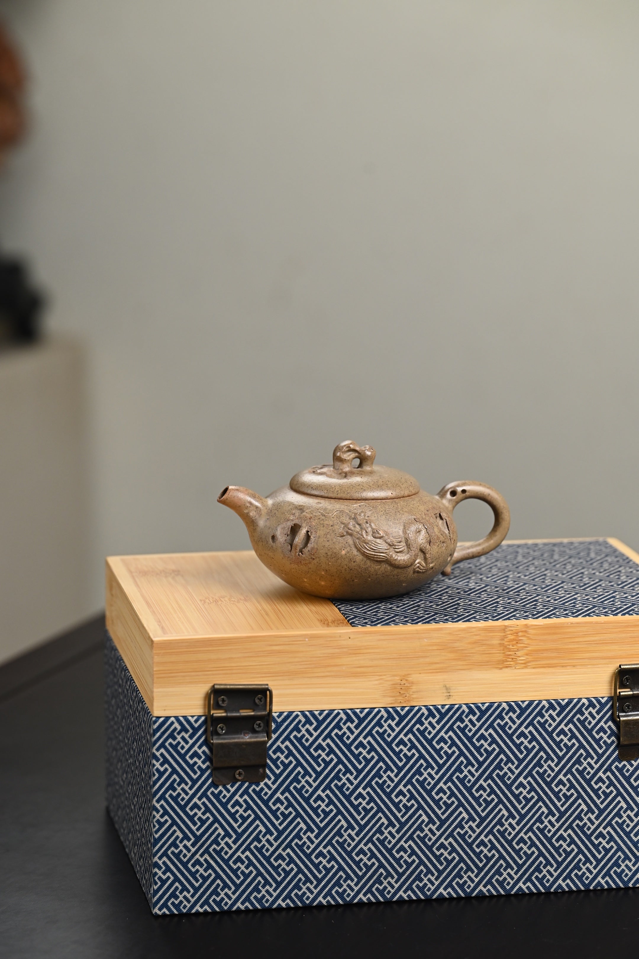 双研高 『隐龙·供春』 芝麻段·柴烧·容量200cc·9孔出水·内推·王岳龄·国家级正高级工艺美术师