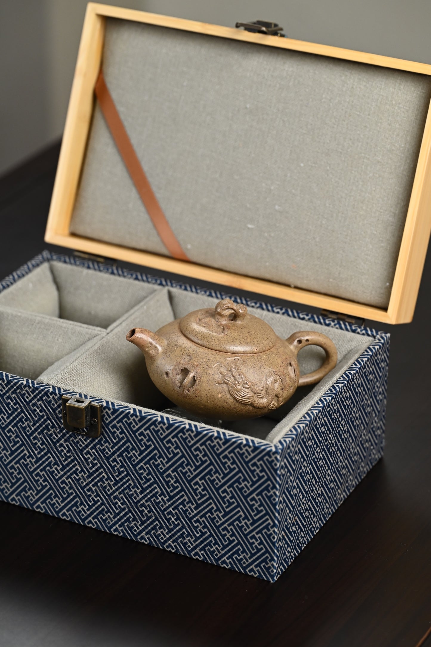 双研高 『隐龙·供春』 芝麻段·柴烧·容量200cc·9孔出水·内推·王岳龄·国家级正高级工艺美术师