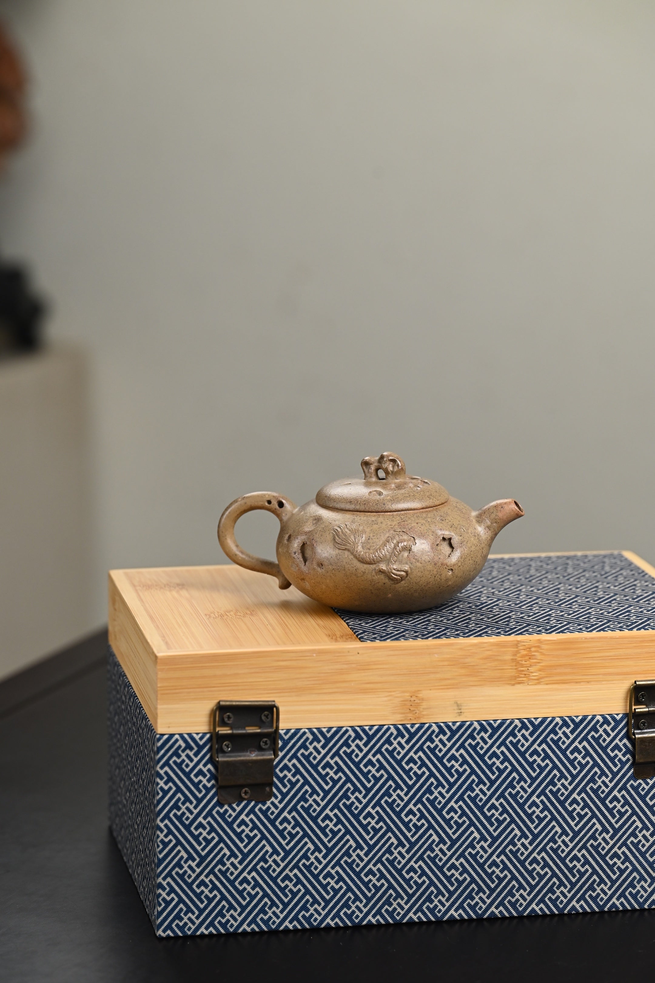 双研高 『隐龙·供春』 芝麻段·柴烧·容量200cc·9孔出水·内推·王岳龄·国家级正高级工艺美术师
