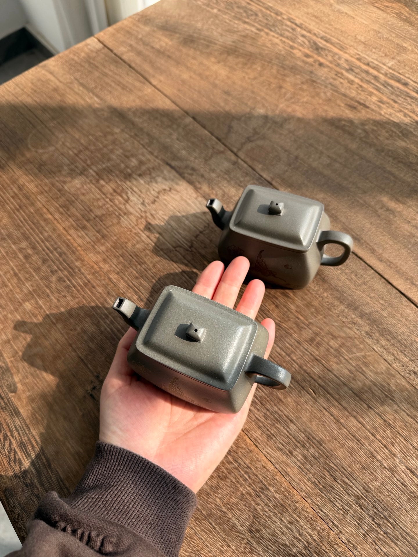 小四方·轻胚精工·200cc 青灰泥 泥料出彩 形体方正 大平底 精工刻绘