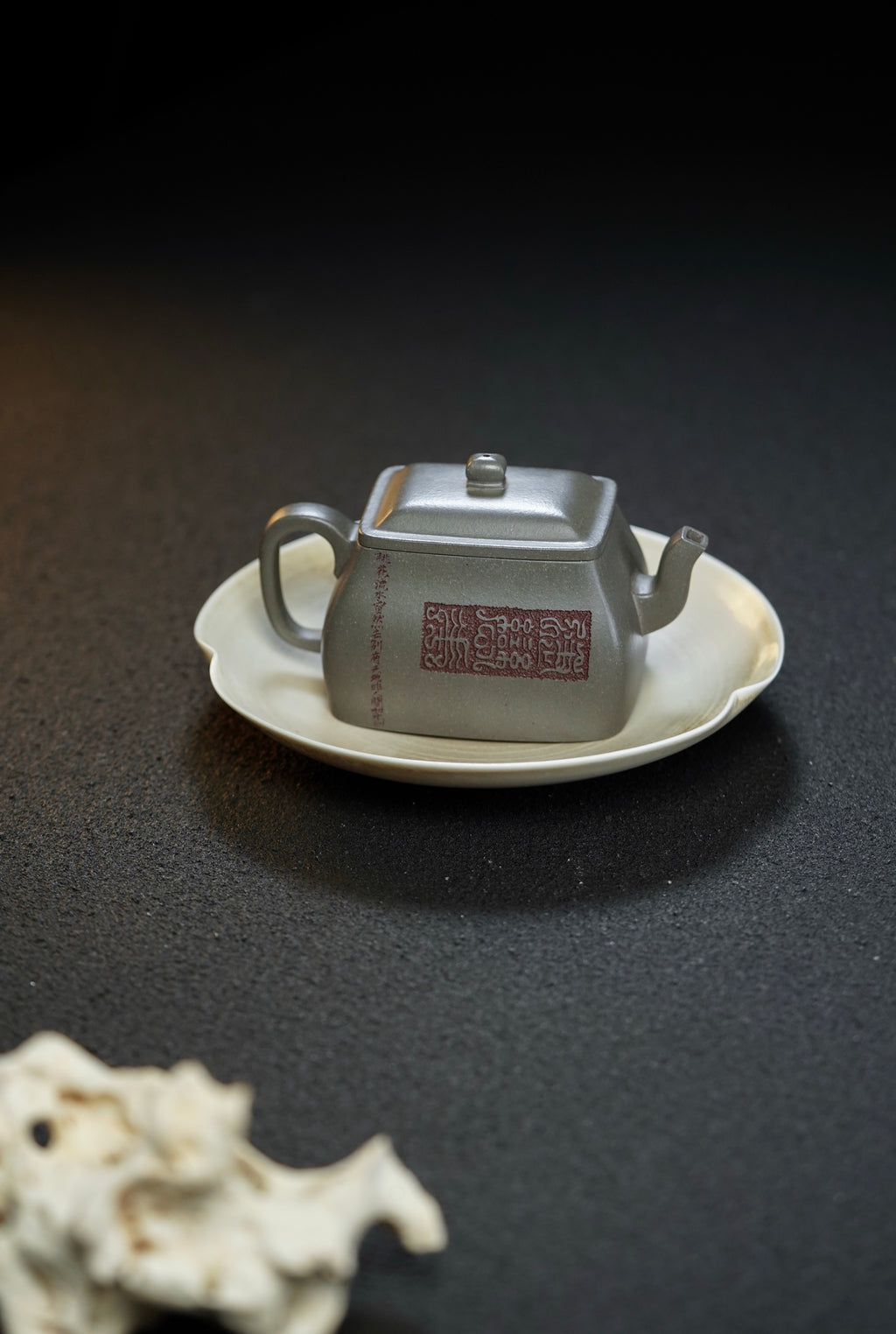 小四方·轻胚精工·200cc 青灰泥 泥料出彩 形体方正 大平底 精工刻绘 布局出彩 韵味十足