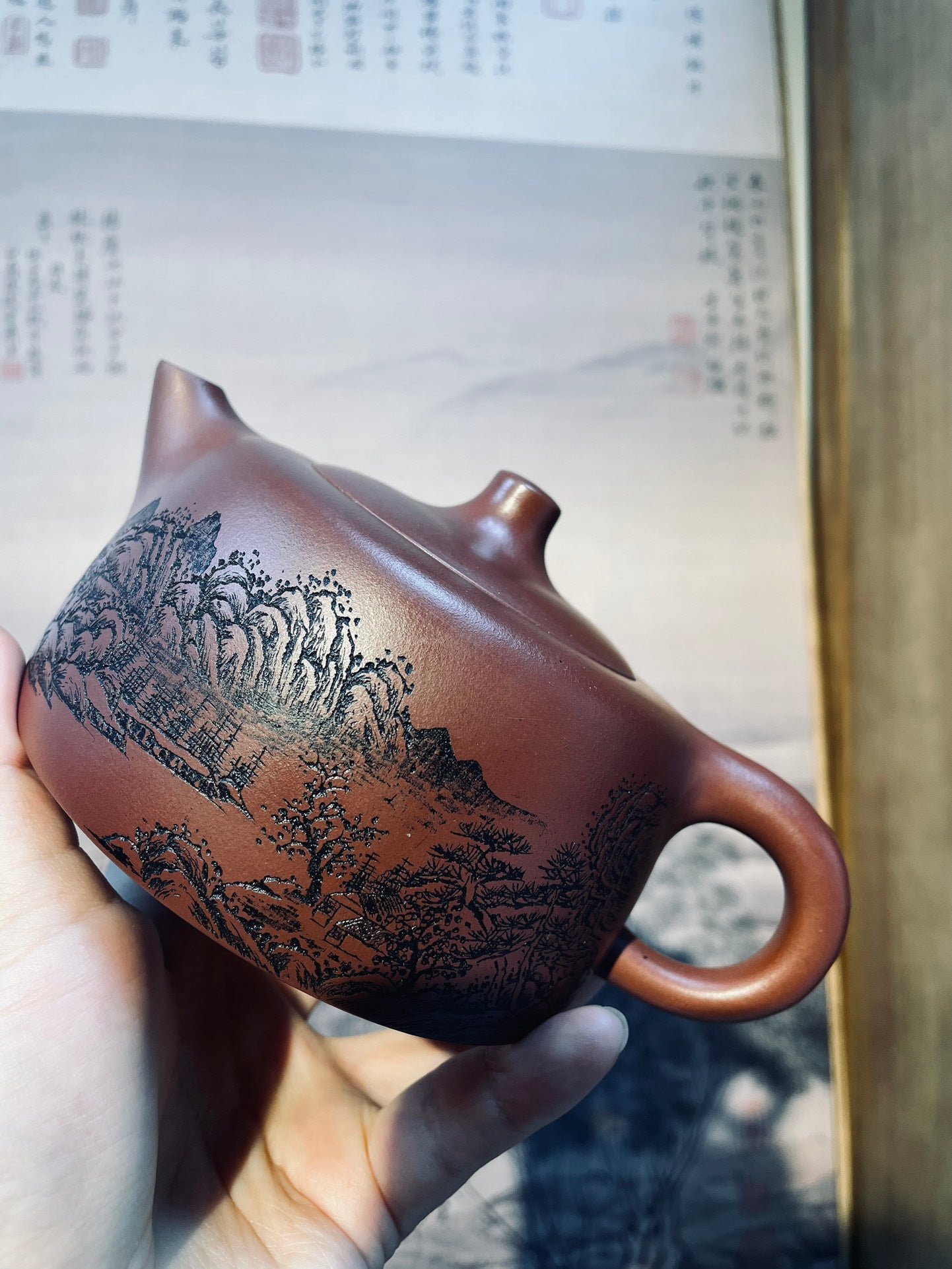 国工佳作【天际】 泥料：原矿龙血砂 450cc 作者：钱云娇 国家级工艺美术师