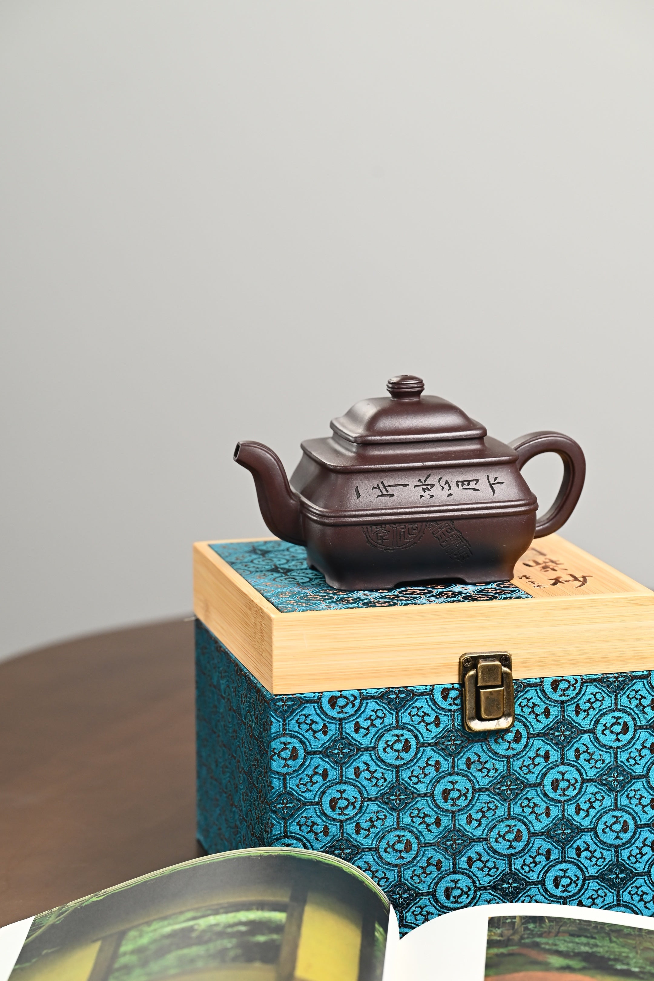 新品· 『一片冰心』 一厂老紫泥·容量400cc·16孔出水·史志洪 国家级高级工艺美术师