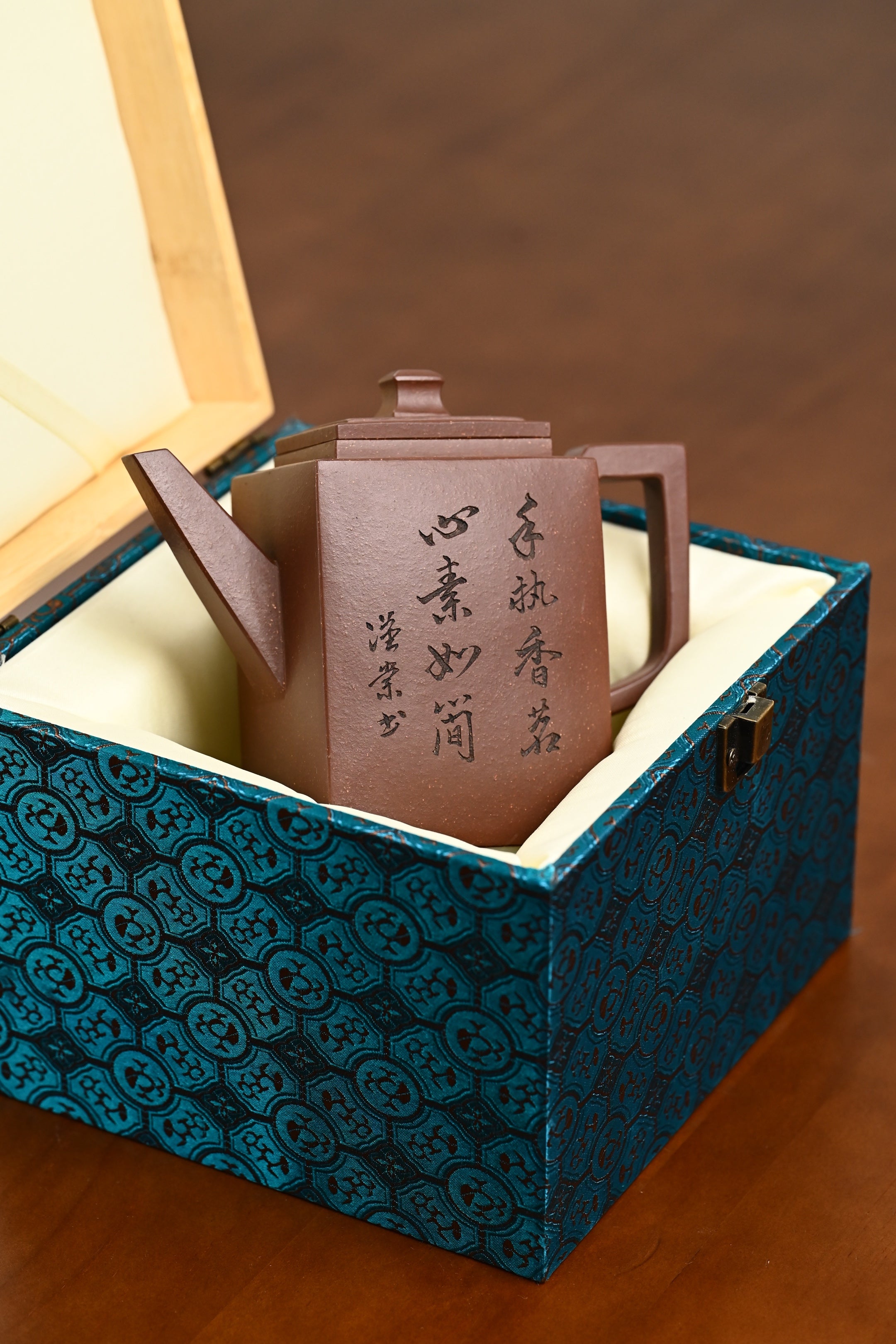 『砖方』 原矿老紫泥·容量440cc·14孔出水·史志洪 国家级高级工艺美术师