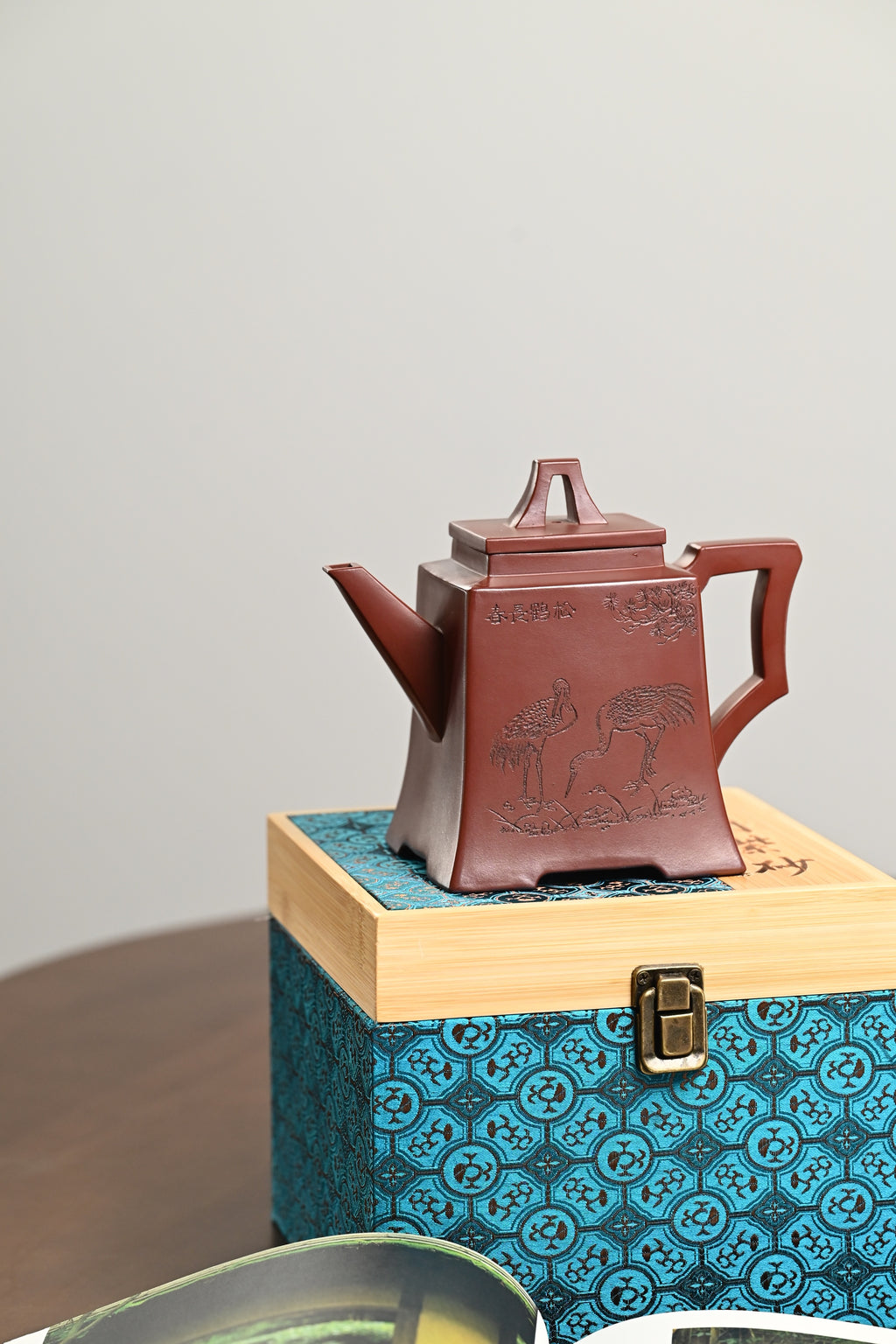 『松鹤长春』 底槽清·容量560cc·11孔出水·史志洪 中国工艺美术协会会员