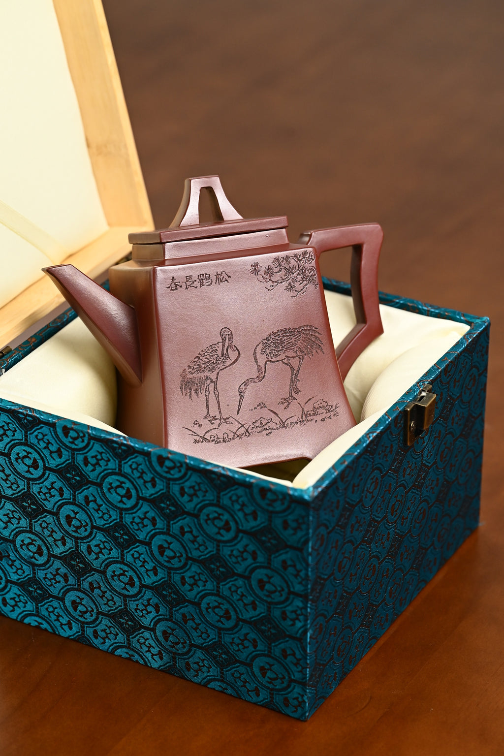 『松鹤长春』 底槽清·容量560cc·11孔出水·史志洪 中国工艺美术协会会员