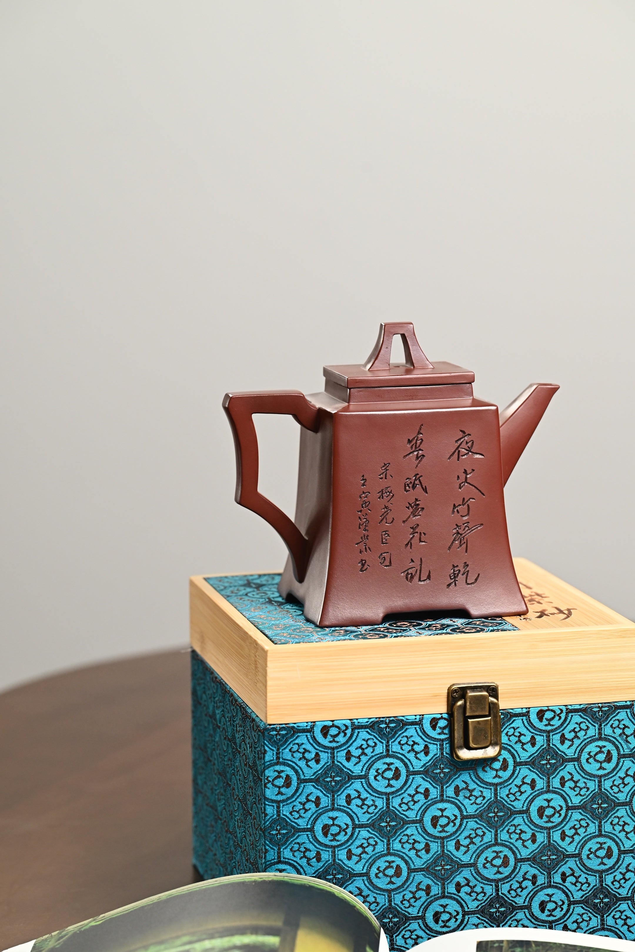 『松鹤长春』 底槽清·容量560cc·11孔出水·史志洪 中国工艺美术协会会员