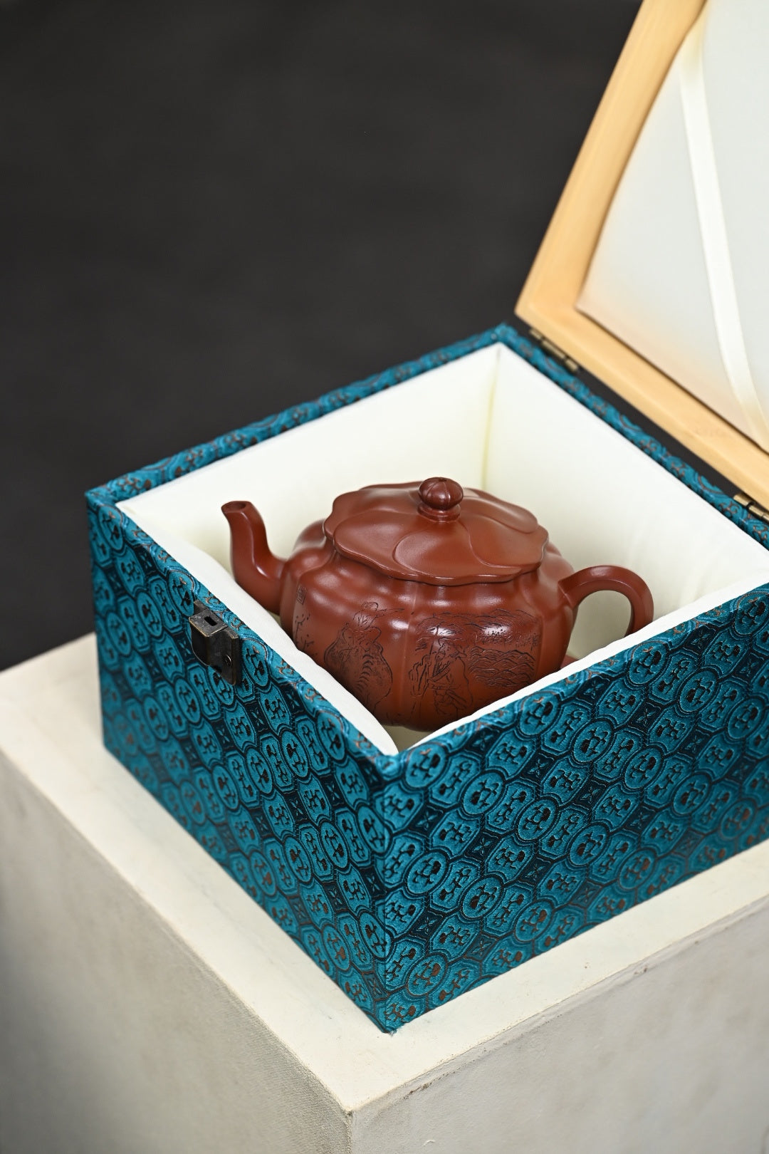 『筋纹菱花』 底槽青·容量320cc·9孔出水·史志洪 国家级高级工艺美术师 - ZishaTeapotChina