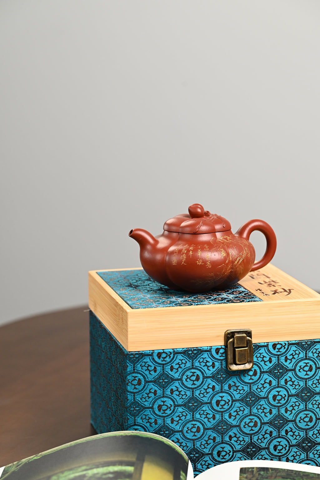 『上合桃』 极品皱皮朱泥·容量290cc·9孔出水·史志洪 国家级高级工艺美术师