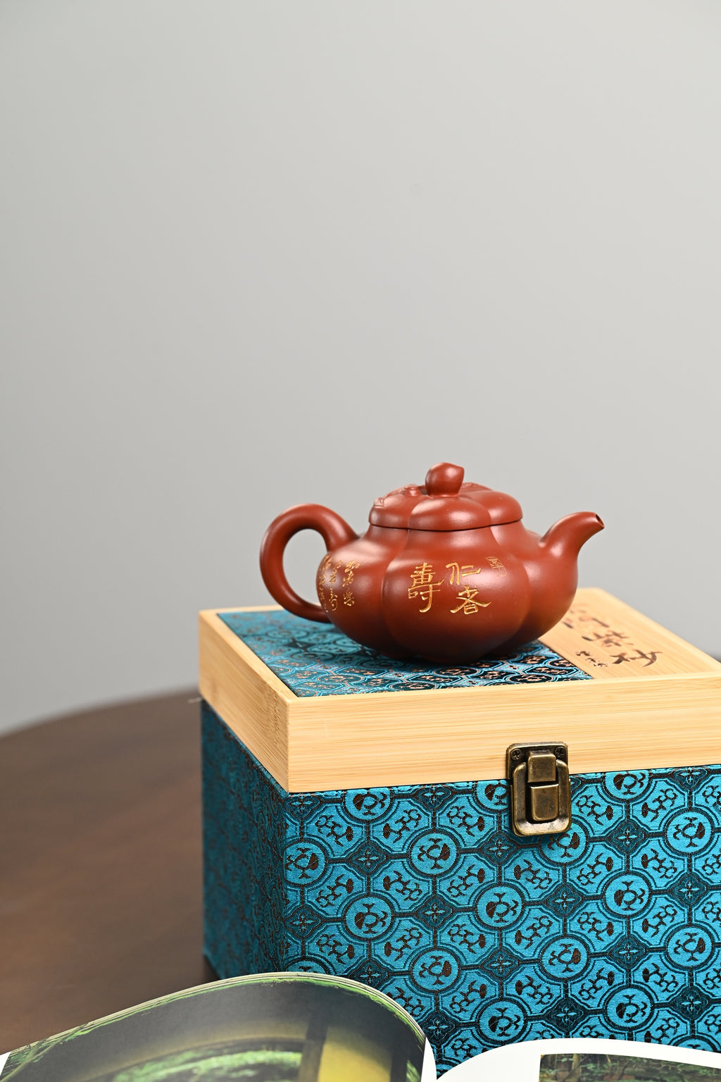 『上合桃』 极品皱皮朱泥·容量290cc·9孔出水·史志洪 国家级高级工艺美术师