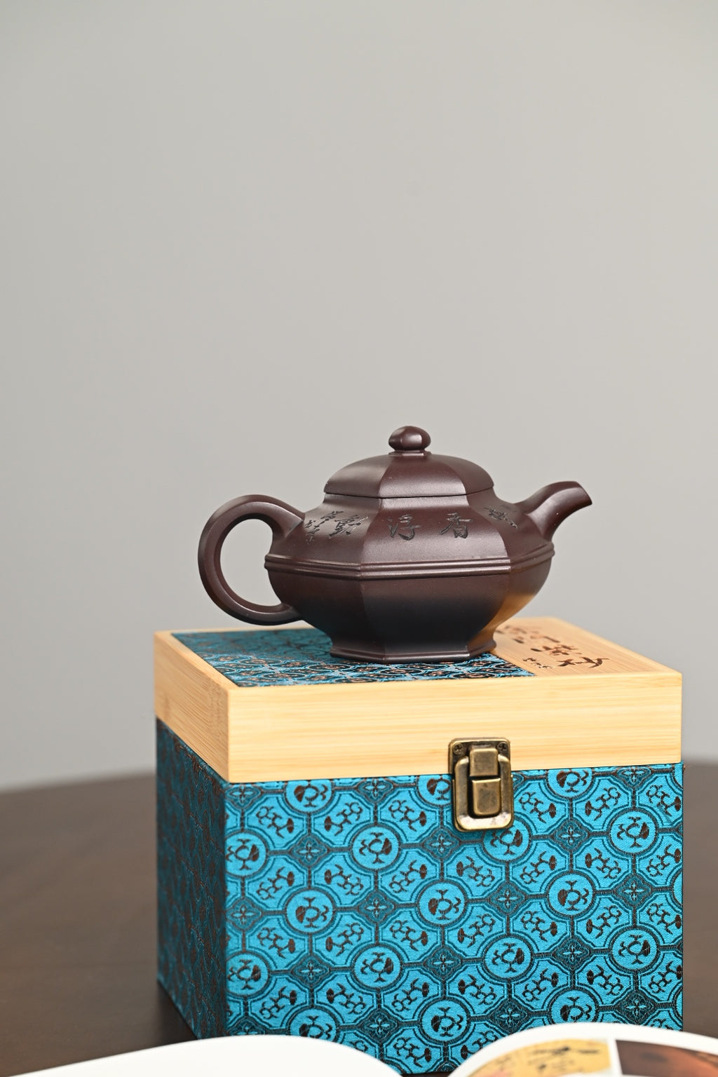 『暗香浮动』 一厂老紫泥·容量380cc·10孔出水·史志洪 国家级高级工艺美术师