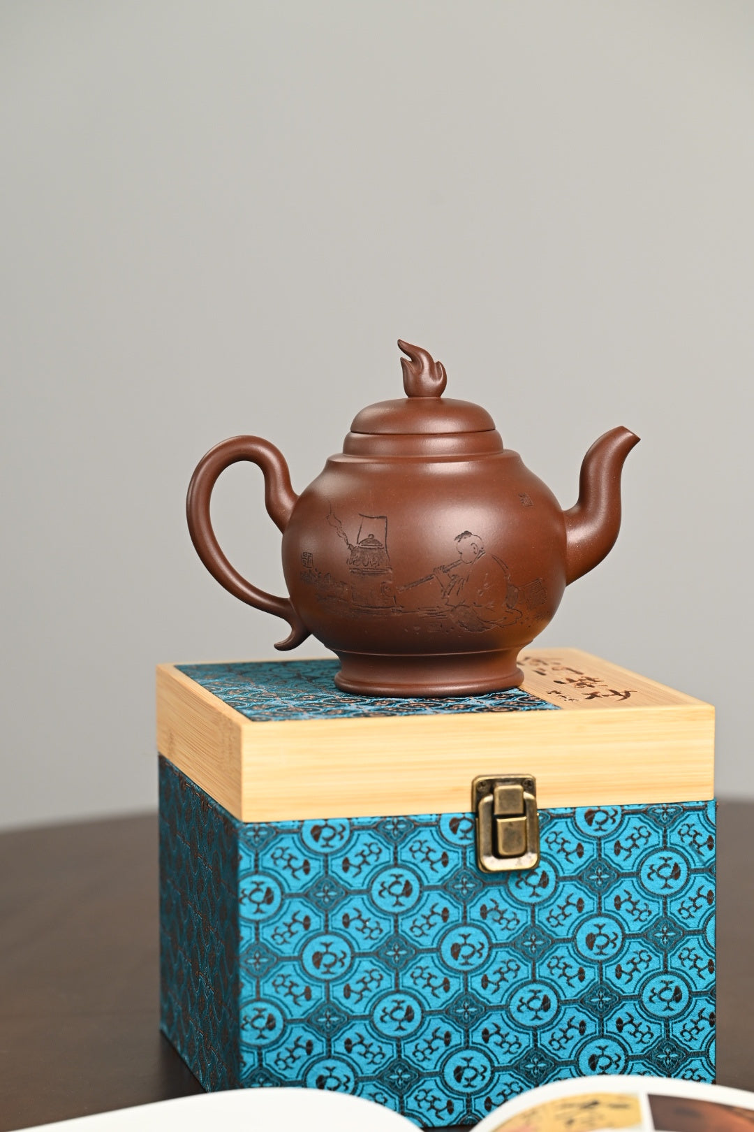 『新火』 一厂老紫泥·容量560cc·9孔出水·史志洪 国家级高级工艺美术师