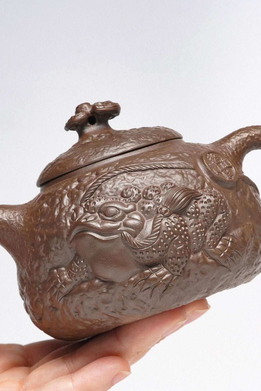 周建春大师扛鼎之作《金蟾供春壶》原矿优质金龙血砂·260cc 正高级工艺美术师·周建春·制